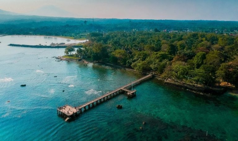 Spot Sunset Cantik di Carita dengan Rasa Pulau Dewata