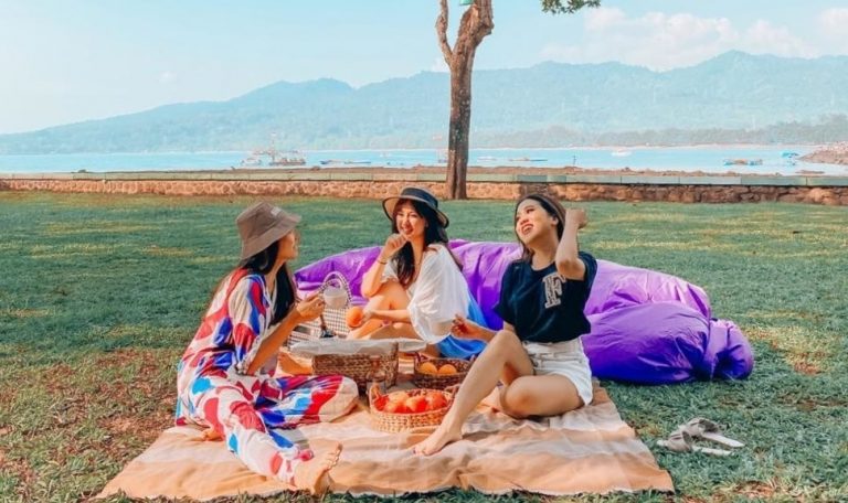 Spot Staycation Tepi Pantai Bareng Teman dan Keluarga Tanpa Perlu Pergi Jauh dari Jakarta